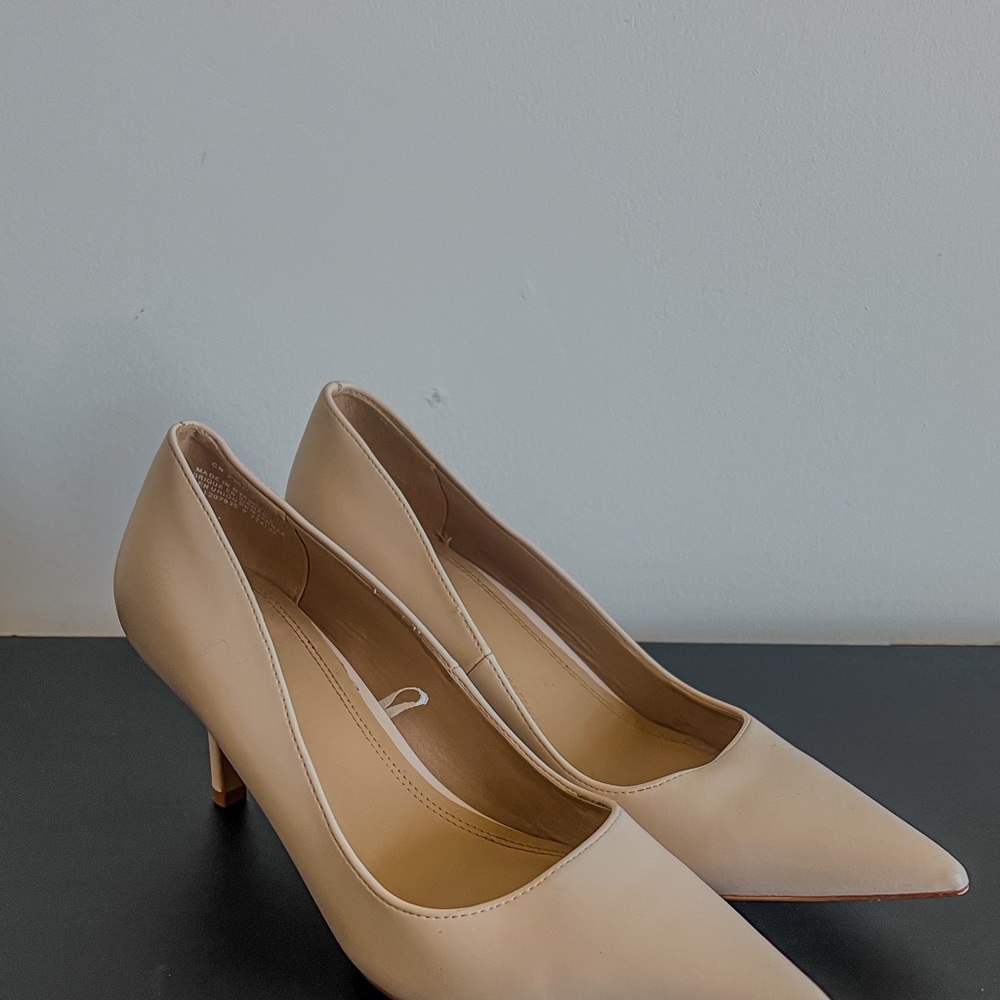 Elegant Cream Women's Pumps